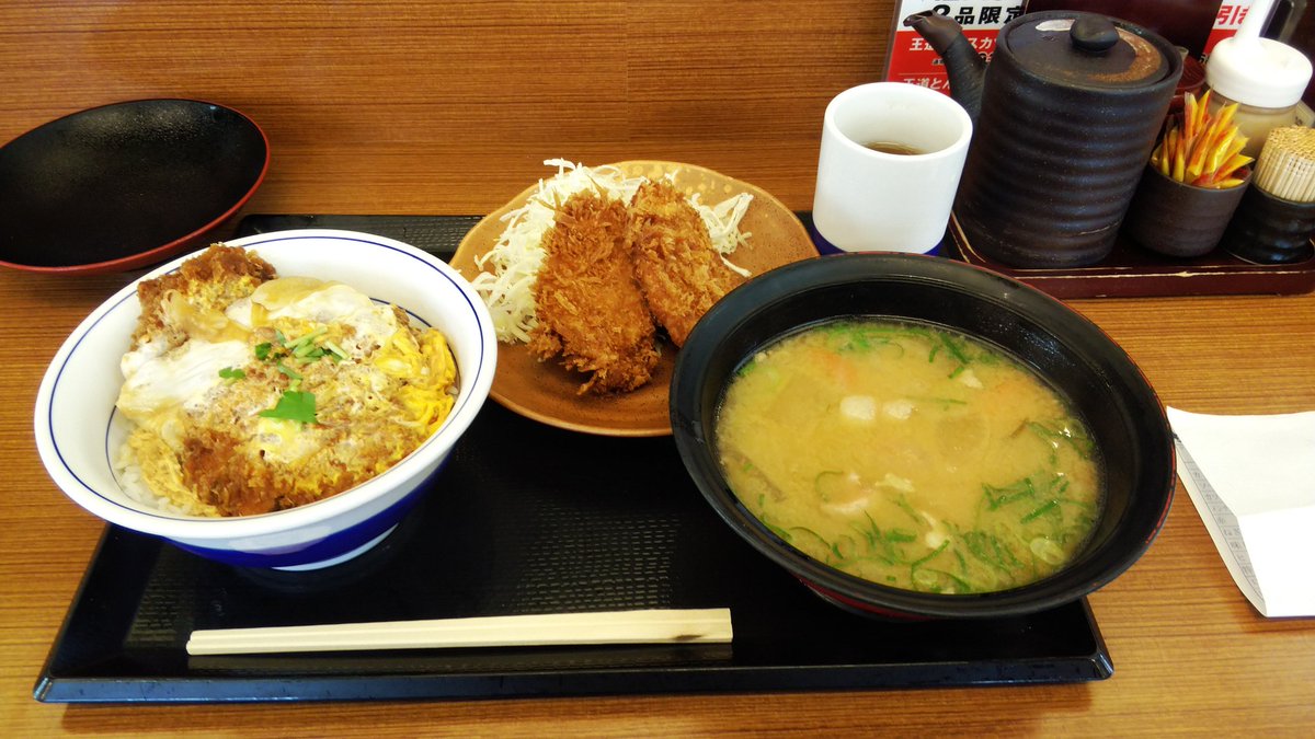 Uzivatel 竹中 慎 Na Twitteru かつやさんの 王道豚汁定食 税込み924円 完食しましたが 割と辛いです 現場からは以上です