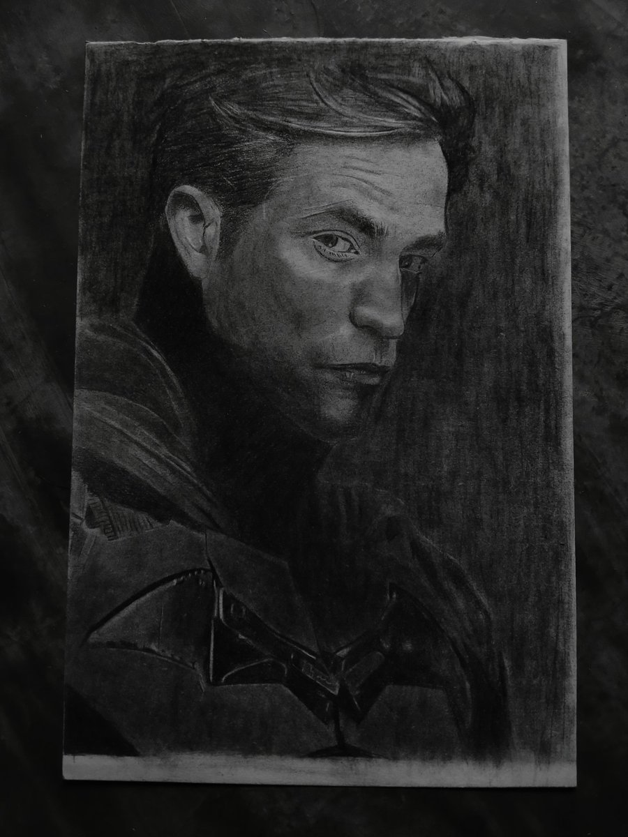 cap10Rogers's tweet photo. Happy birthday Robert pettinson #HappyBirthdayRobertPattinson https://t.co/q8obxt7XbP