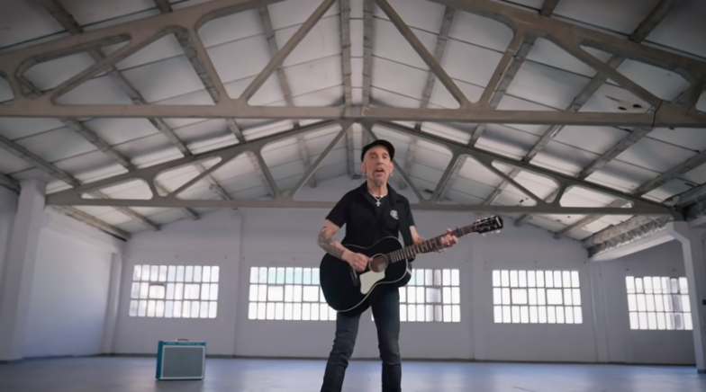 🔥¡¡#CadaVezCadáver 💀, nueva canción de <a href="/FitipaldisRock/">Fito&Fitipaldis</a>!! 🎶Un tema que retrata un proceso de búsqueda y que habla de «cómo las emociones al final siempre nos salvan de los abismos». youtube.com/watch?v=_DkN4M…