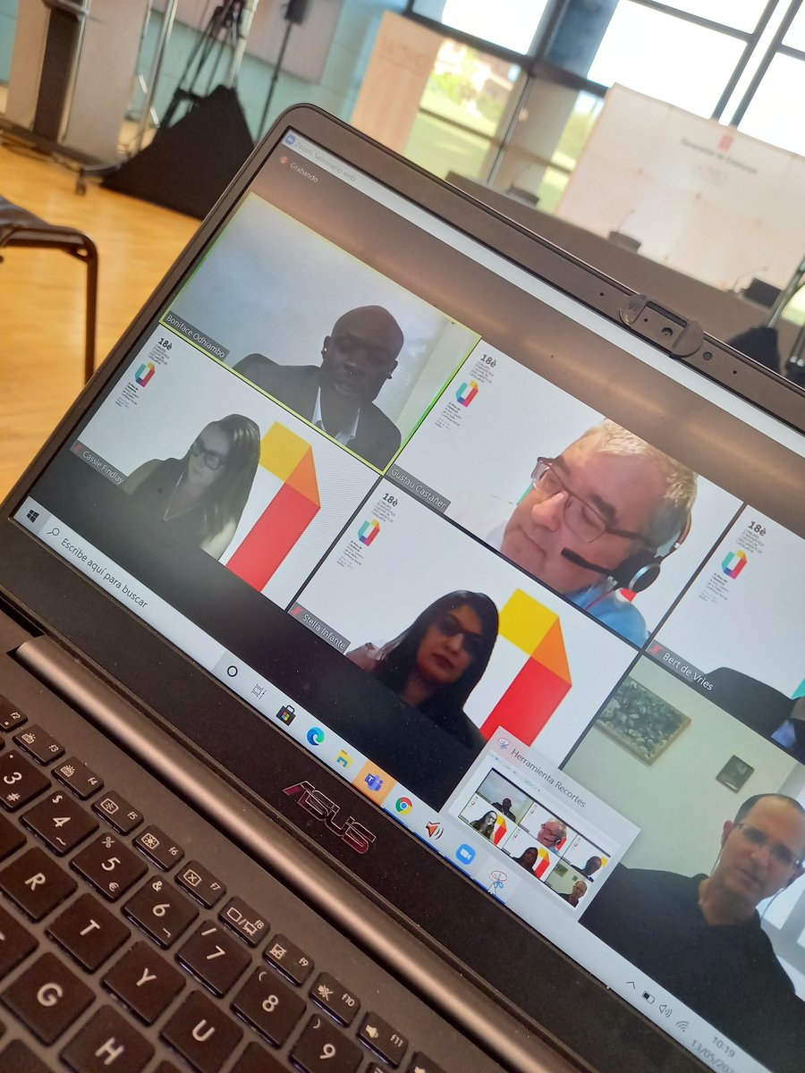 Boniface Odhiambo agafa la paraula "hem de definir què arxivem, hem d'analitzar les dades com abans feiem amb els documents" 👏👏 #preuambició