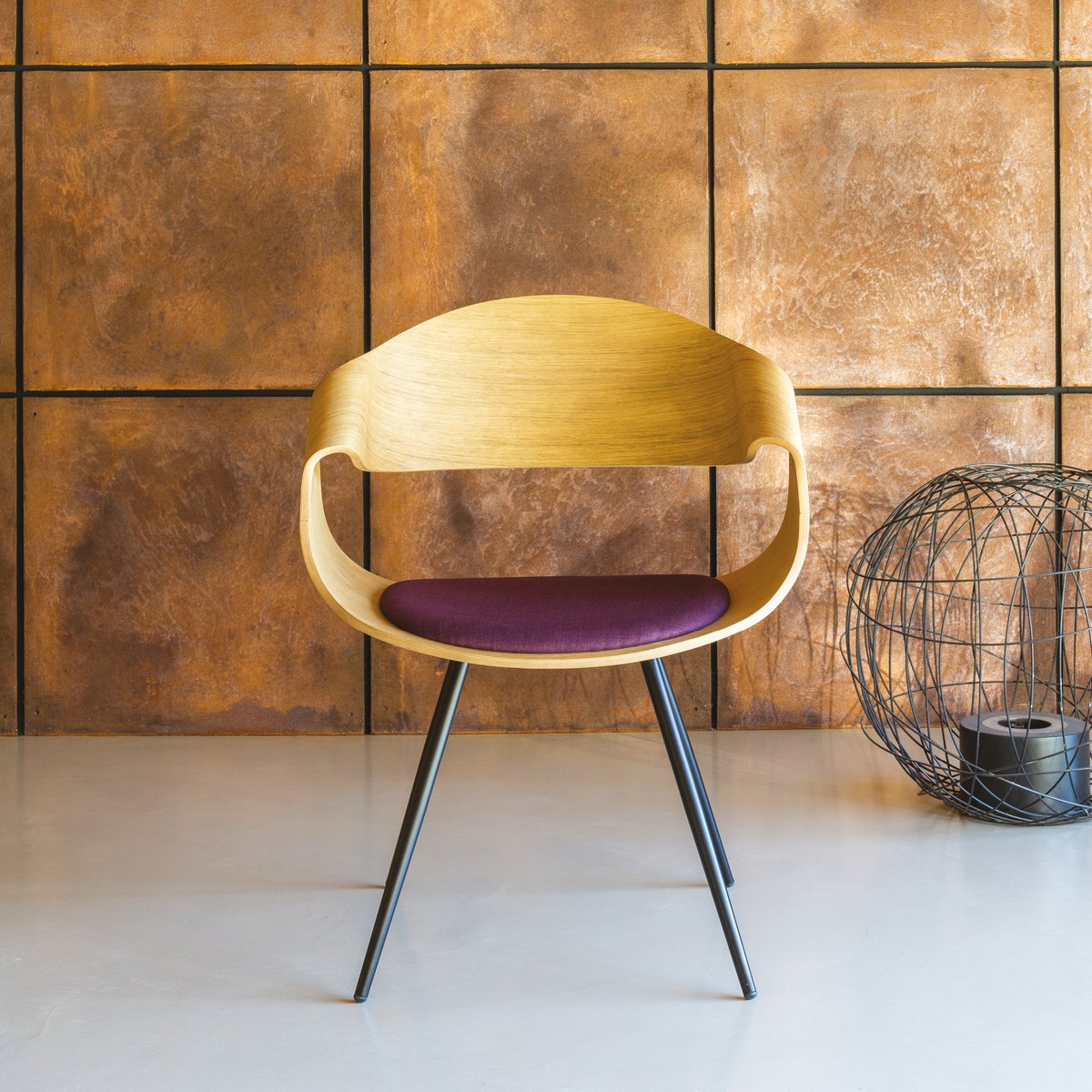 #Chantal chair. A combination between craftsmanship, aesthetic and functionality. Chantal is a sophisticated chair with a shell made of selected fine natural curved woods. It is distinguished by an original design with a retro style.