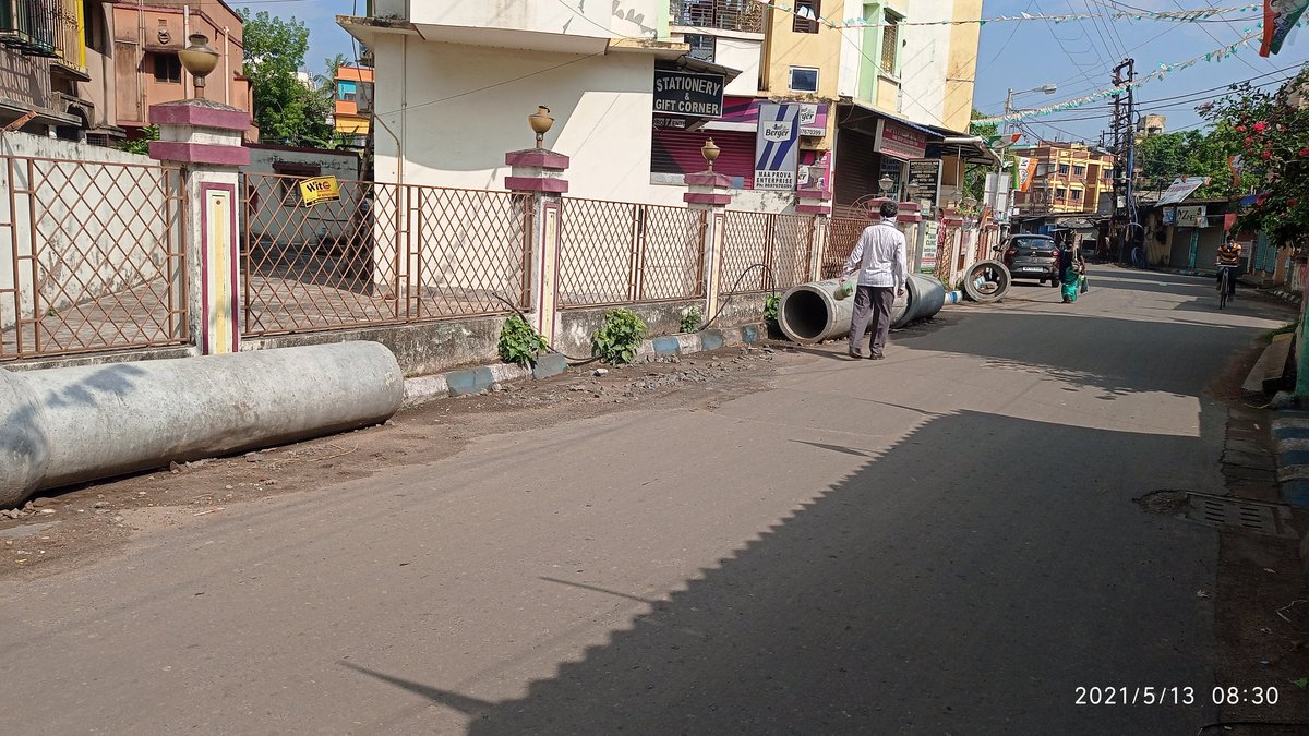 DebkumarChatte9's tweet photo. Stretch of roads near Battala bazar is in pathetic condition after the recent pipe instatallation work, the abandonned materials lying at the side of road are adding to the unwanted congestion. Kindly get the road repaired at the earliest. @kmc_kolkata @aroopbiswasaitc https://t.co/N3tRiJNCZk