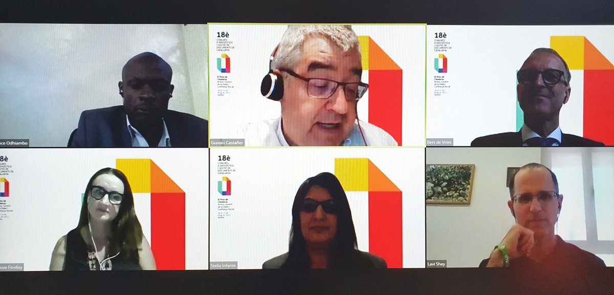 <a href="/CassPF/">Cassie Findlay</a> I agree with you: nobody worries about capture and management of data-evidence IN CONTEXT as much as us, the archivists, the information managers #preuambició