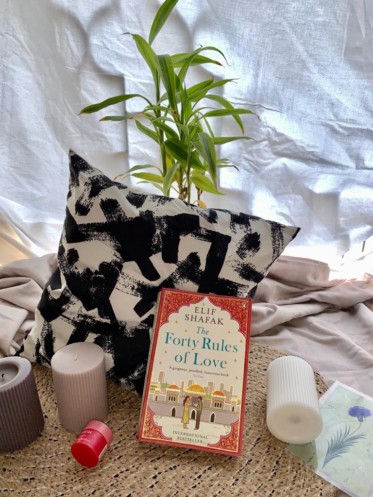 thereadklub's tweet photo. This one is a quest infused with Sufi mysticism and verse, taking Ella and us into a world where faith and love are heartbreakingly explored✨
Author: Elif Shafak
#booklover #bookloversclub #sufi #mystic #bookstagram #bestseller #elifshafak https://t.co/iFvDh89Nm2