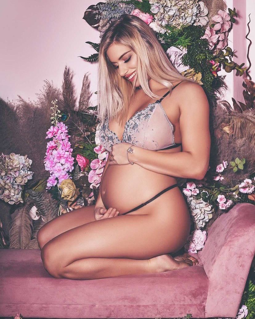 Ellicelydia's tweet photo. Beautiful Victoria in her Raiya Set ✨ https://t.co/xwRfW6c75A https://t.co/eY814FVEVk