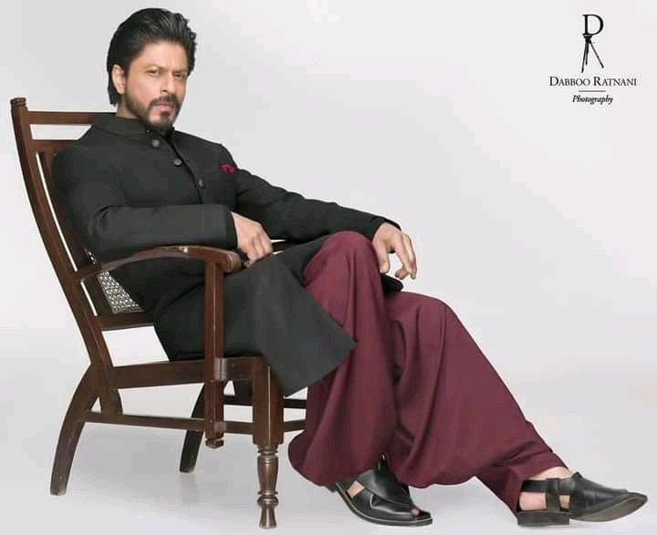 priyangimedonza's tweet photo. Srkians
Lets vote for SRK .
If we don't, who else wl crown him? spend a minitue 4 dis Evry vote is decisive 

go 2 da link 👉
https://t.co/0vaYZ8Guea
Type:
" I vote Shah Rukh Khan @iamsrk for  #100MostHandsomeMen2021
#TBworld2021 " 
(u must mention both of ths #) https://t.co/z4vFrcIBct