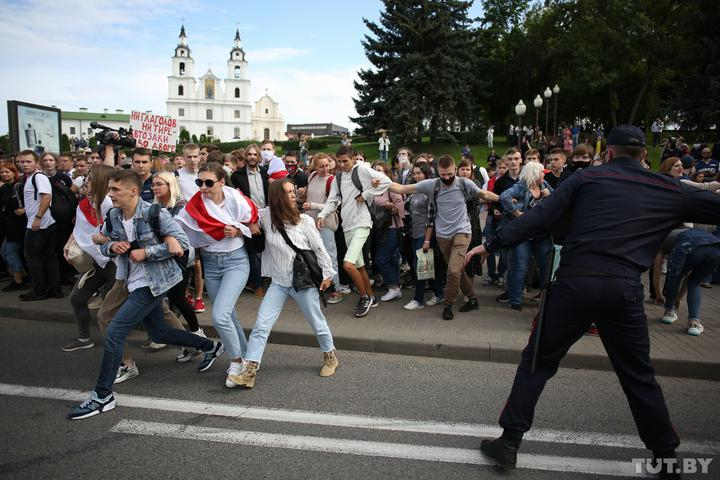 Студенты протесты. Протесты студентов в минске. Бгу минск студенты. Студенты минска. Студенты протесты.