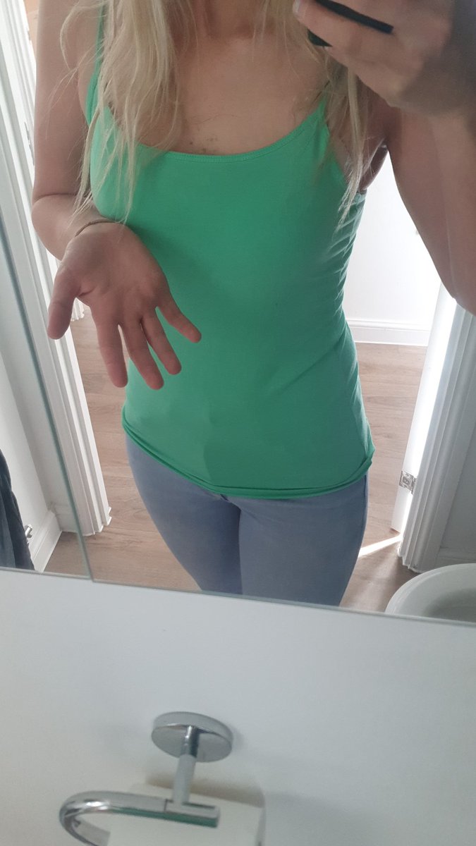 pepsi2353's tweet photo. @newlook Been trying to save money for so long that all I have is basic tees! 🥲😩 I need some niceeeee clothes! https://t.co/Dxzrc9wBLE