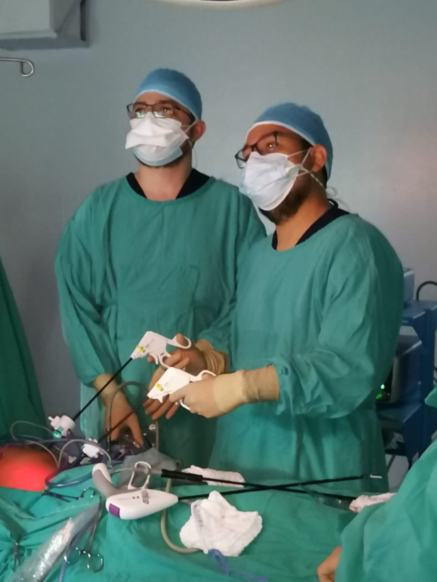 manolo2002sv's tweet photo. Las emergencias quirúrgicas no entienden de horarios… #LaparoscopicSurgery #LaparoscopicAppendectomy https://t.co/2SWsb8FSgf