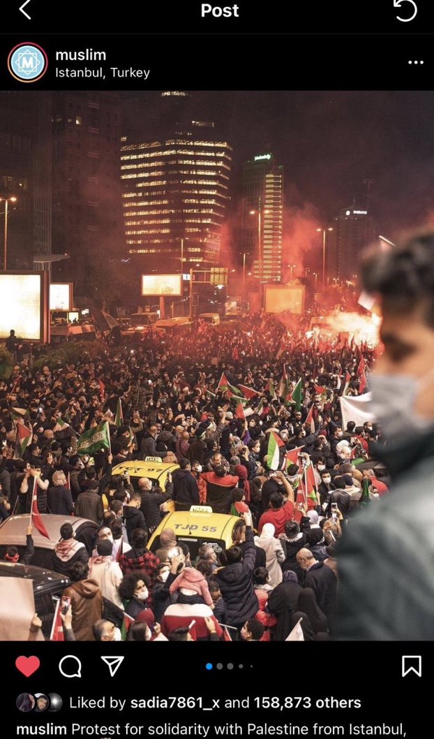 PapazlarFC's tweet photo. Bu ülkede mağdur olan hep kurallara uyanlar.. Çok yazık.. Şu meydanda toplanmanın mazlum Filistin halkına yararını bir kişi söyleşin lütfen.. https://t.co/jIWCRa8BG7