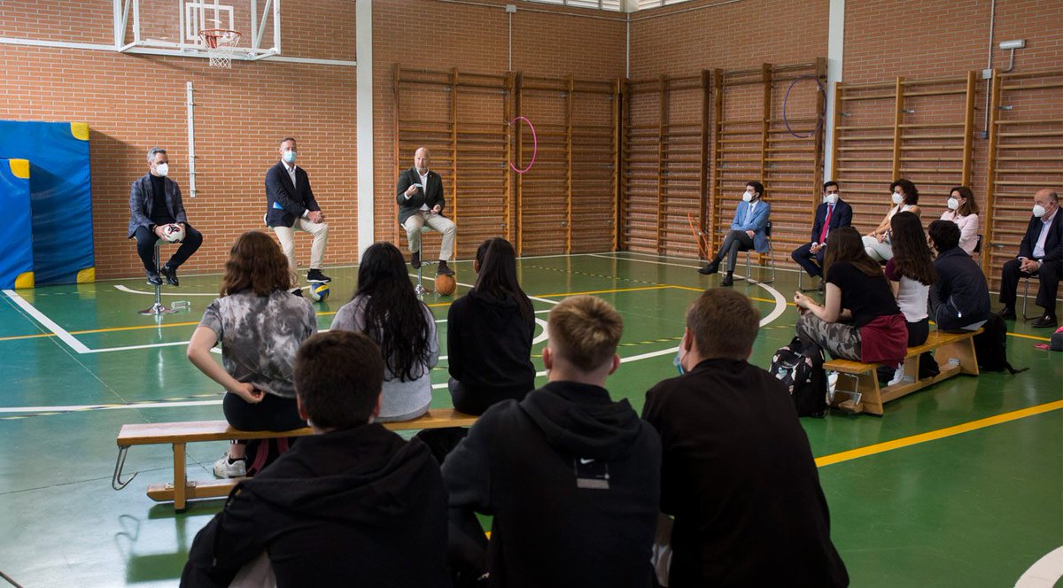 Las mejores #FOTOS de la puesta de largo del importante Proyecto FES en #Sevilla; Bajo la mirada de <a href="/RevistaAZAR/">Revista AZAR</a>  azarplus.com/disfruta-con-l…