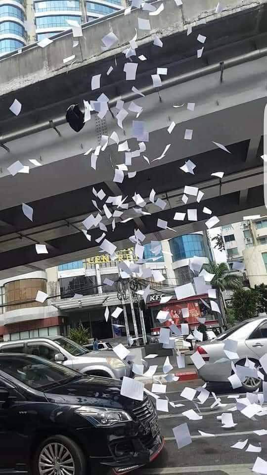 In the midst of repeatedly tight security, civilians were able to drop and throw anti dictatorship motivation flyers from above the HleDan footbridge in Yangon.  

#WhatsHappeningInMyanmar #May13Coup