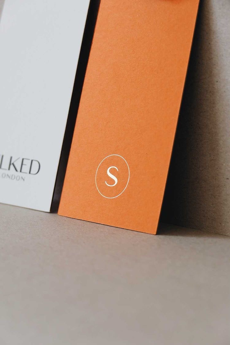 Dayfold's tweet image. A fantastic suite of items for Silked London; design by Candy Black.
Business cards, swing tags, compliment card digitally printed, foiled on Colorplan Natural/Mandarin. Duplexed, gilt edged; die-cut.
#creativeprint #foiling #duplexed #creativepaper #colorplanpapers #dayfoldprint