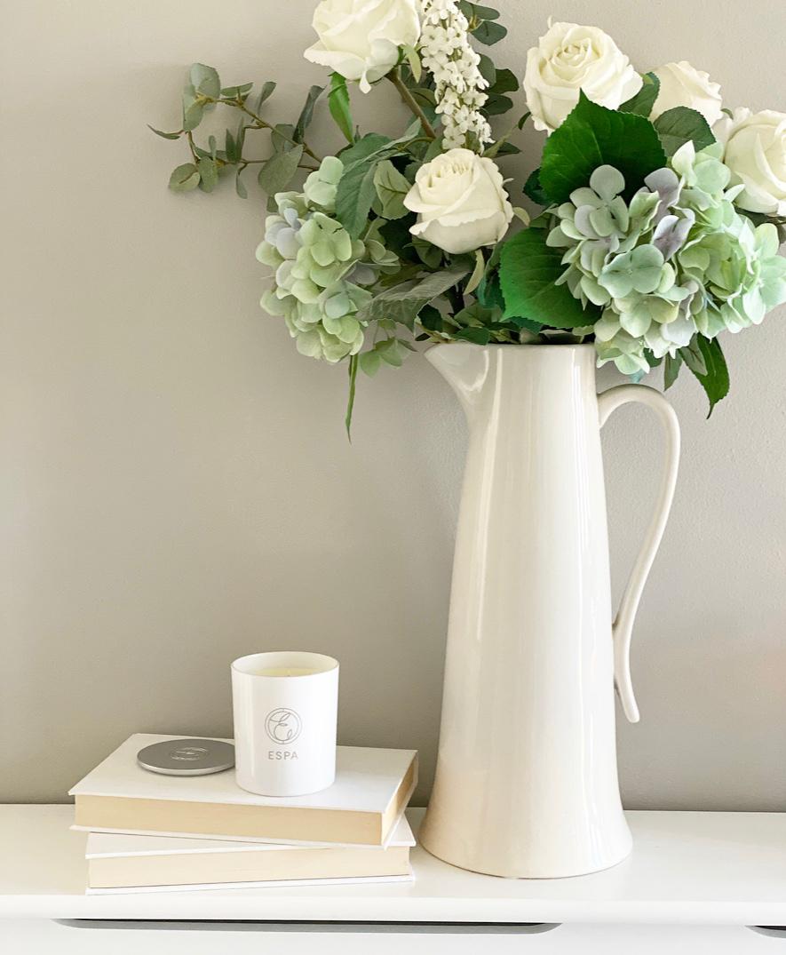 Fill your home with fresh flowers and natural fragrance🌼 Choose from ESPA’s perfectly hand-poured blends to envelop you and your home. #MentalHealthAwarenessWeek #ESPASkincare @slimmingworldxgemx