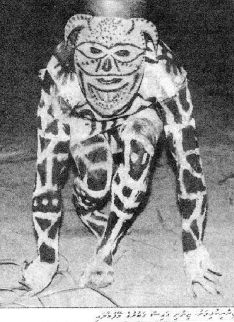 KoraliMV's tweet photo. #KoraliVintage: Young man masqueraded as a spirit during Eid festivities. The caption reads that he proceeds to eat the liver of a corpse.

Eid Mubarak, friends! Hope everyone's keeping safe on this cosy day. 

Source: Haveeru https://t.co/aCKWEWmcQv