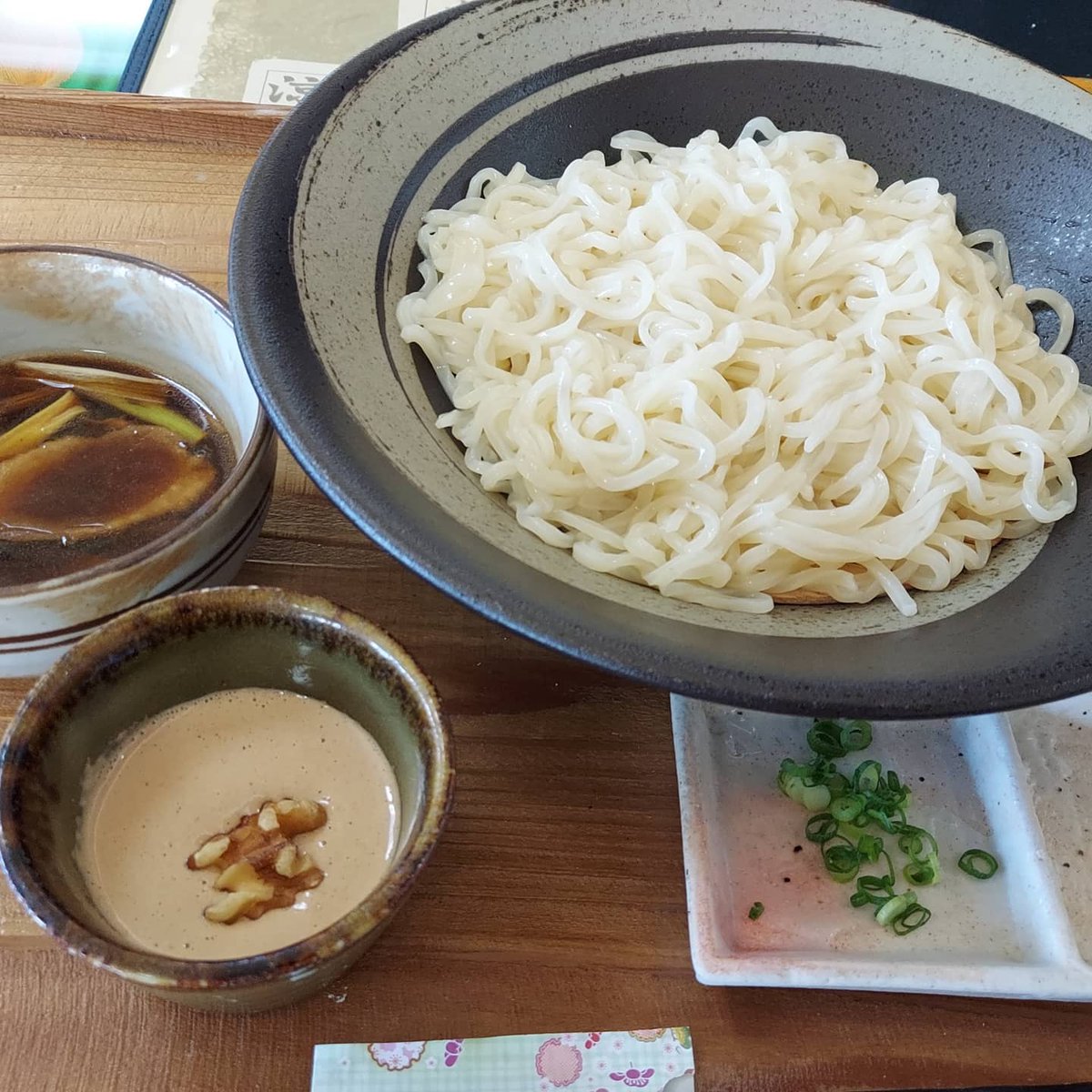 涼庵 蕎麦うどん涼庵です 今回は 賄いひやむぎ大盛 鴨南蛮 くるみだれ です 当店の季節限定モチモチつるつるの新食感ひやむぎを鴨南蛮とくるみだれの2種類でいだだきました 自画自賛するうまさです 涼庵 各務原ランチ 岐阜ランチ 一宮ランチ 涼庵 蕎麦うどん涼庵です 今回は 賄いひやむぎ大盛 鴨南蛮 くるみだれ です 当店の季節限定モチモチつるつるの新食感ひやむぎを鴨南蛮とくるみだれの2種類でいだだきました 自画自賛するうまさです 涼庵 各務原ランチ 岐阜ランチ 一宮ランチ