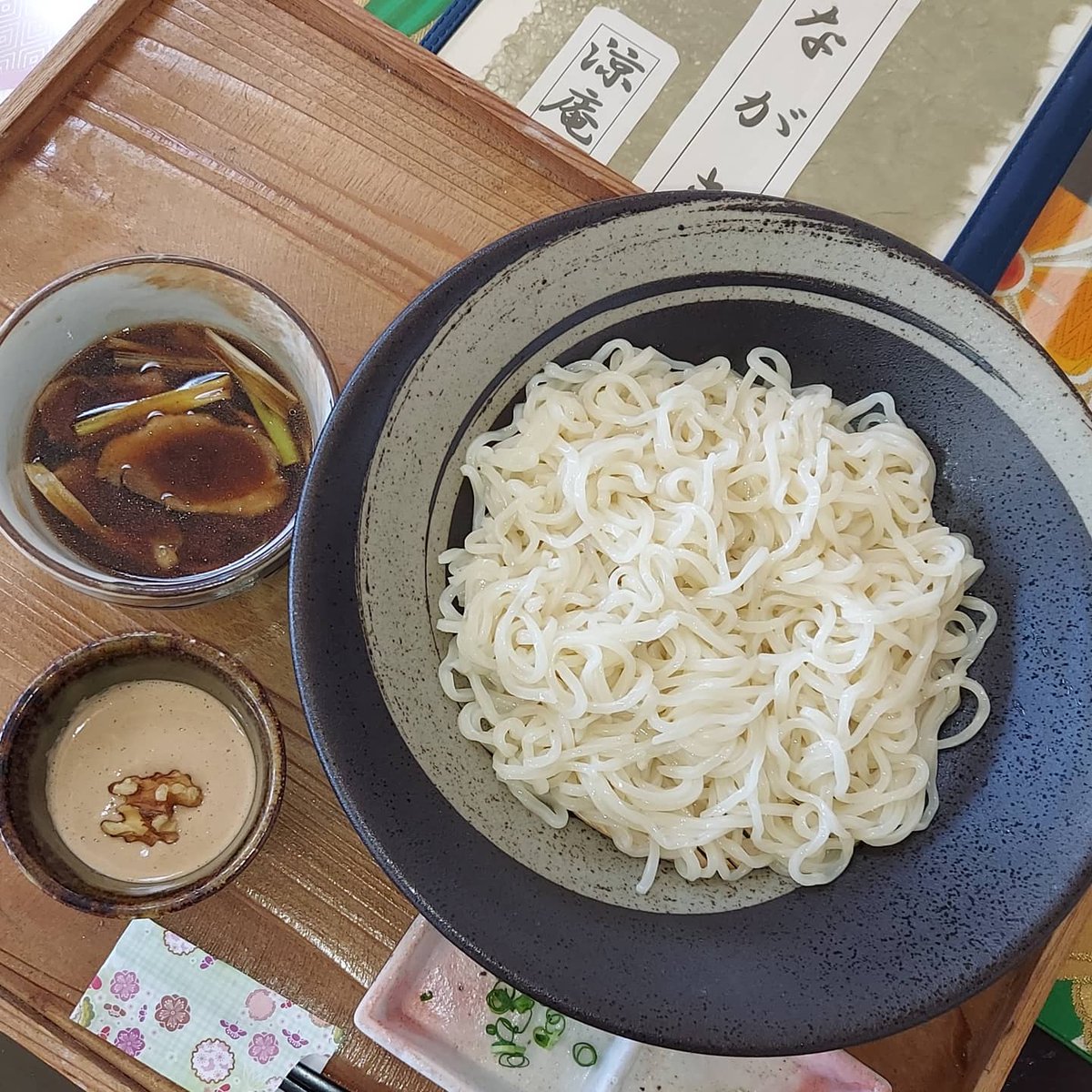 涼庵 蕎麦うどん涼庵です 今回は 賄いひやむぎ大盛 鴨南蛮 くるみだれ です 当店の季節限定モチモチつるつるの新食感ひやむぎを鴨南蛮とくるみだれの2種類でいだだきました 自画自賛するうまさです 涼庵 各務原ランチ 岐阜ランチ 一宮ランチ 涼庵 蕎麦うどん涼庵です 今回は 賄いひやむぎ大盛 鴨南蛮 くるみだれ です 当店の季節限定モチモチつるつるの新食感ひやむぎを鴨南蛮とくるみだれの2種類でいだだきました 自画自賛するうまさです 涼庵 各務原ランチ 岐阜ランチ 一宮ランチ