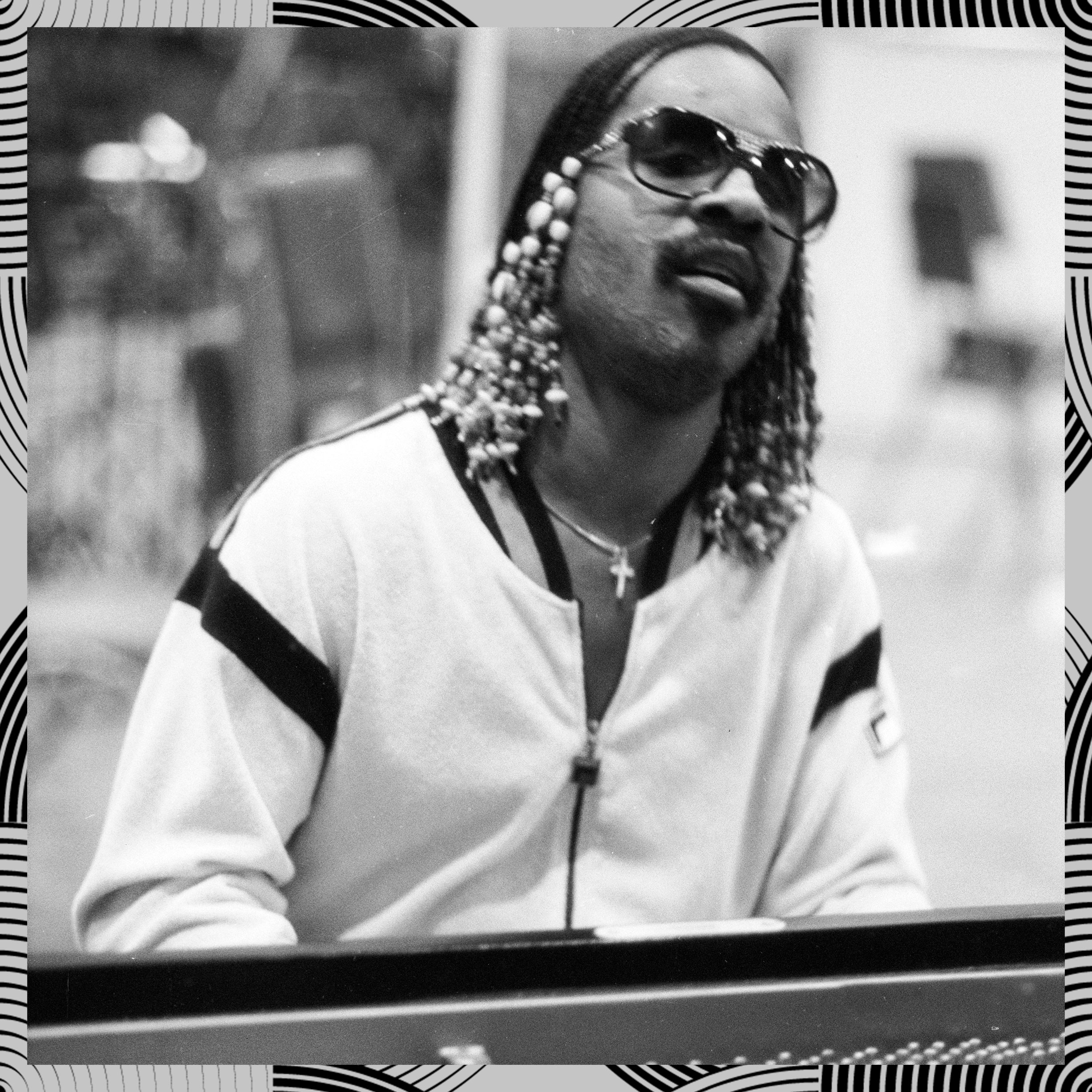 sikkerhed Fremskreden Intakt Abbey Road Studios på Twitter: "Happy Birthday to the legendary  @StevieWonder who turns 71 today! Stevie pictured here at Abbey Road in  1980. What's your favourite song from Stevie Wonder? #HappyBirthdayStevie  https://t.co/djzmyitGt8" /