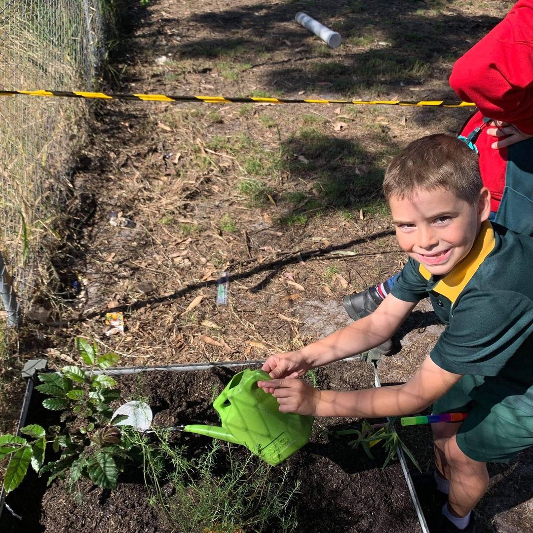 NSWEducation's tweet photo. Digging in a donated garden. 🎍 

Students from @fernbayps were lucky enough to receive a bush tucker garden from Bunnings, and some help installing it! 

#LoveWhereYouLearn https://t.co/0lCEQJyOc6
