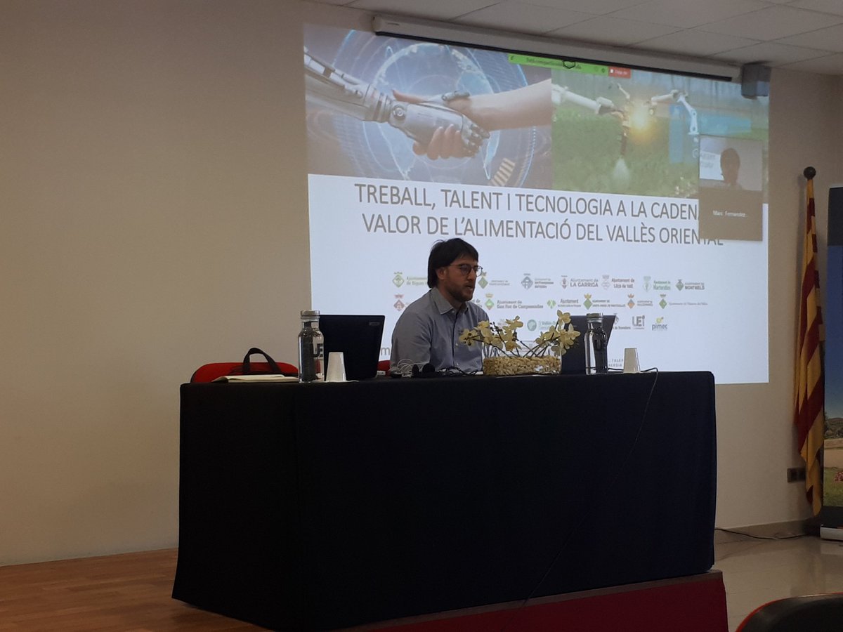 OGranollers's tweet photo. Comença la conferència "Suma d'intel.ligències: persones i tecnologia" en el marc del programa Treball, talent i tecnologia #TTT impulsat per la Diputació de Barcelona @economieslocals i en el que participem amb 15 municipis més del V.Oriental https://t.co/7LM3cK1tnM