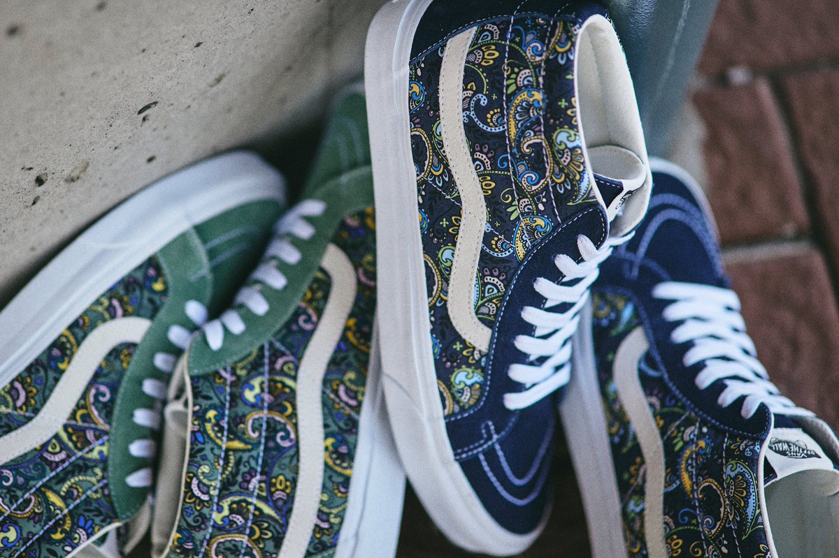 シックなペイズリー柄をオンした、Sk8-MidがVans Store各店他Vans 取扱一部店舗にて登場。
クラシックアイコンであるSk8-Hiをミッドカット仕様にした絶妙なボリューム感のシューズとなってます。
#vansjapan