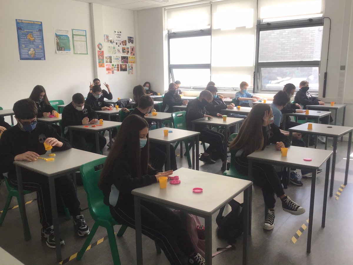 OideShane's tweet photo. Rang Newgrange in 1st Year enjoying playing with Pay-Doh while listening to relaxing music. Have to say I’m mightily impressed with my snowman, it’s definitely the best creation from the class! Best of luck next year, Newgrange! #WellbeingWeek https://t.co/zbSUouQdEq
