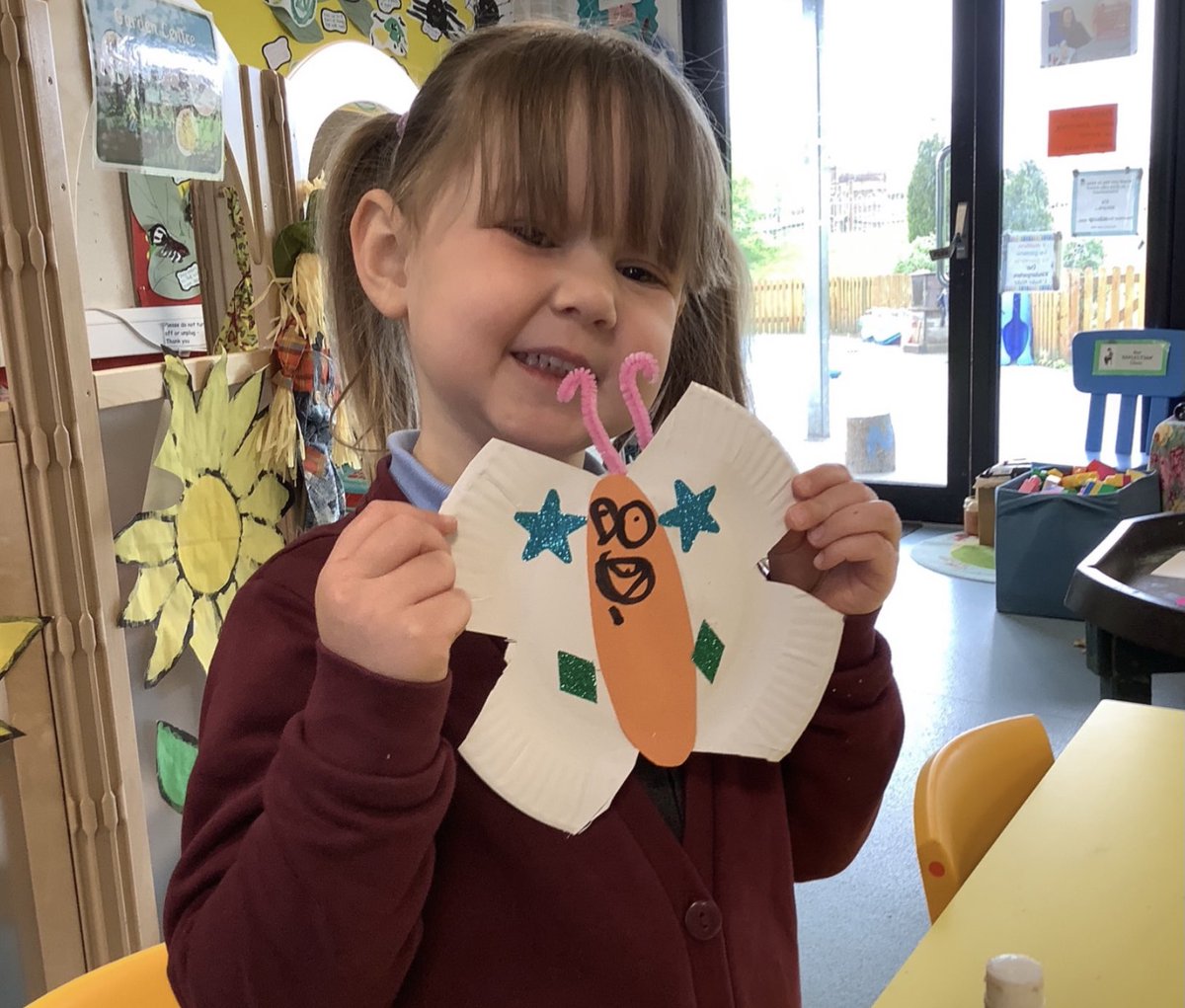 LlansannorPS's tweet photo. #Nurseryam have had lots of fun this morning making paper plate butterflies. We talked about how butterflies are symmetrical. #llansannorps #maths #paperplatecraft #symmetrical. https://t.co/DFryPKEG3Y