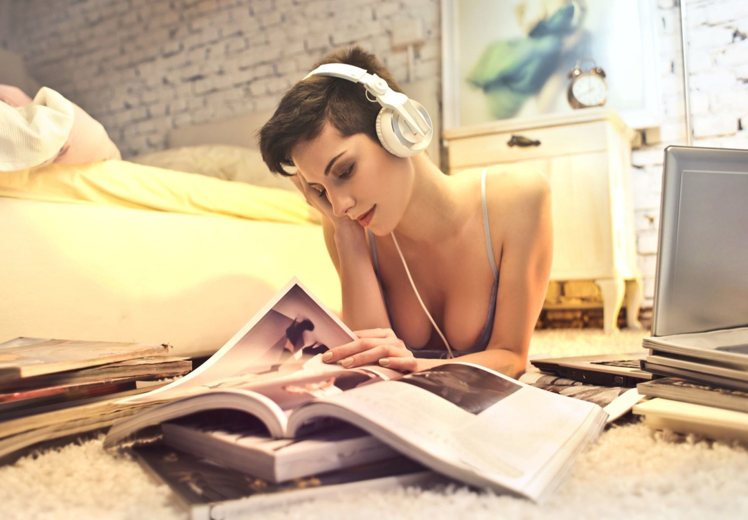 charmedescorts's tweet photo. Time to read up on all things naughty.  Few things in life seem sexier than a banned book.  What naughty books and magazines are you reading?
Sign Up to Charmed for discounts 🍒
S Y D N E Y 🥂
📷marketing image

#model #girl #cute #sydneymodels  #syd #sydneytalker #sydneymo https://t.co/7hriN7QJhL