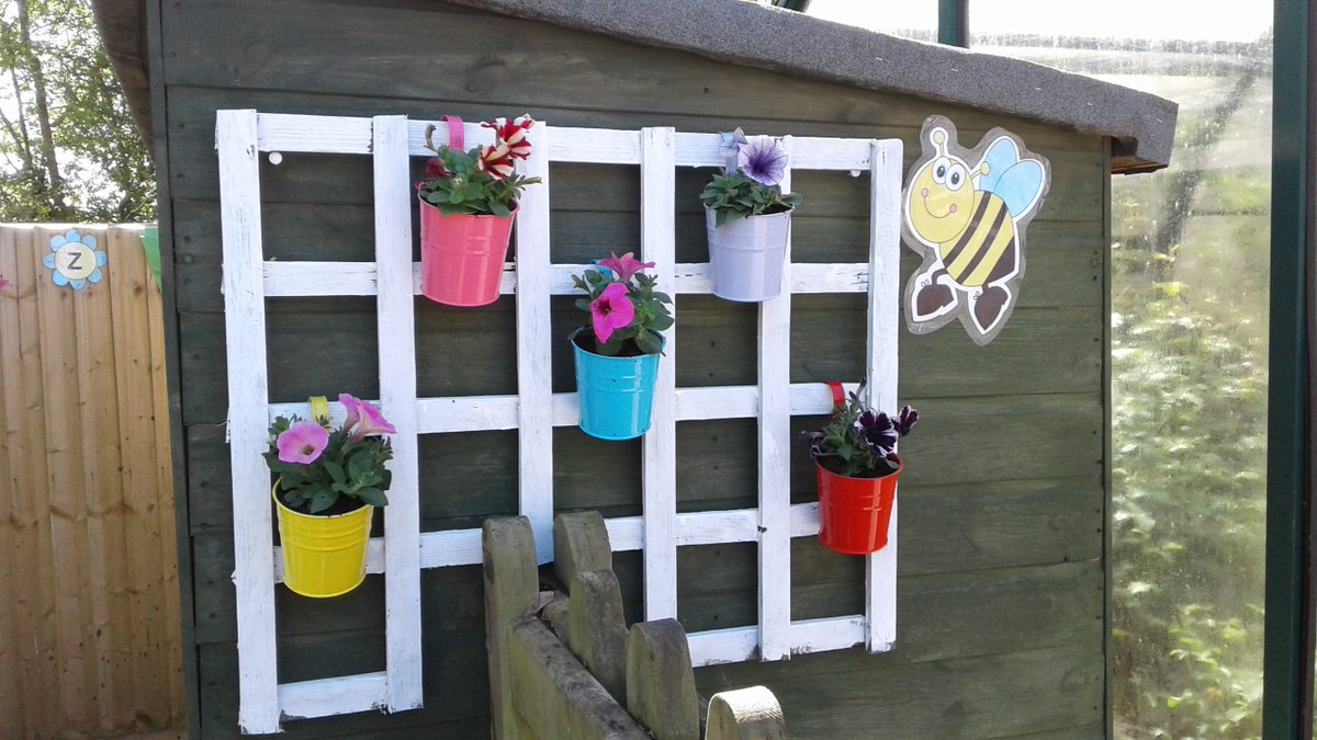 StMarysWoodham's tweet photo. Lots of busy bees this morning in our #EarlyYears #continuousprovision #outdoorcurriculum https://t.co/eWOHxkNUJX