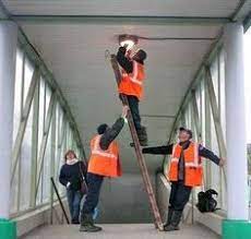 AbanyeBesiza's tweet image. Injuries waiting to happen... Call today for health and safety workplace compliance. #besizaabanyeptyltd #workplacesafetycompliance #safeworkprocedures #employeetraining #safeworkingatheight #jobobservations #ukusizaspecialists #recordableincident #nearmiss