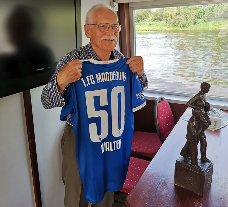 FrMagdeburg's tweet photo. La #FCMFamily a également appris avec beaucoup de tristesse la disparition d'un joueur emblématique, Achim Walter. Toutes nos condoléances à la famille et aux amis de cet immense joueur... https://t.co/h0QNCRB4pE