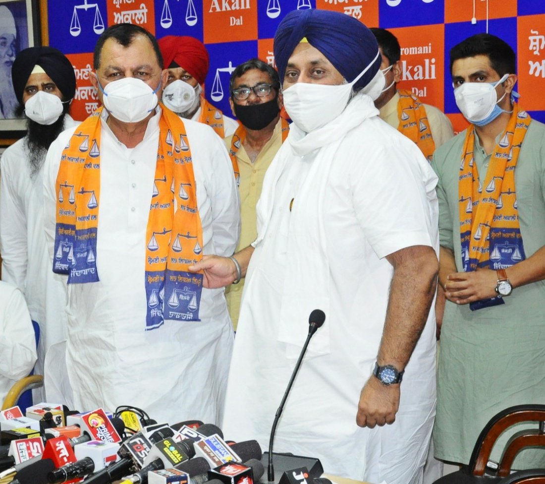 Shiromani Akali Dal received a major boost when Mohinder Kumar Rinwa joined the SAD in the presence of its President Sukhbir Singh Badal.