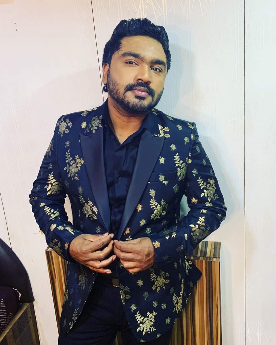 Dbeatsmusik's tweet photo. Wishing A Very Happiest Birthday to Our #MagicalComposer @ArjunJanyaMusic Have a rocking year ahead with lots of success & Happiness
https://t.co/IJY6xKN7TU
#PremierPadmini #MukundaMurari #RXSuri #Adyaksha #Bulletbasya #AJ #ArjunJanya #HBDArjunJanya https://t.co/otDPWTKMwK