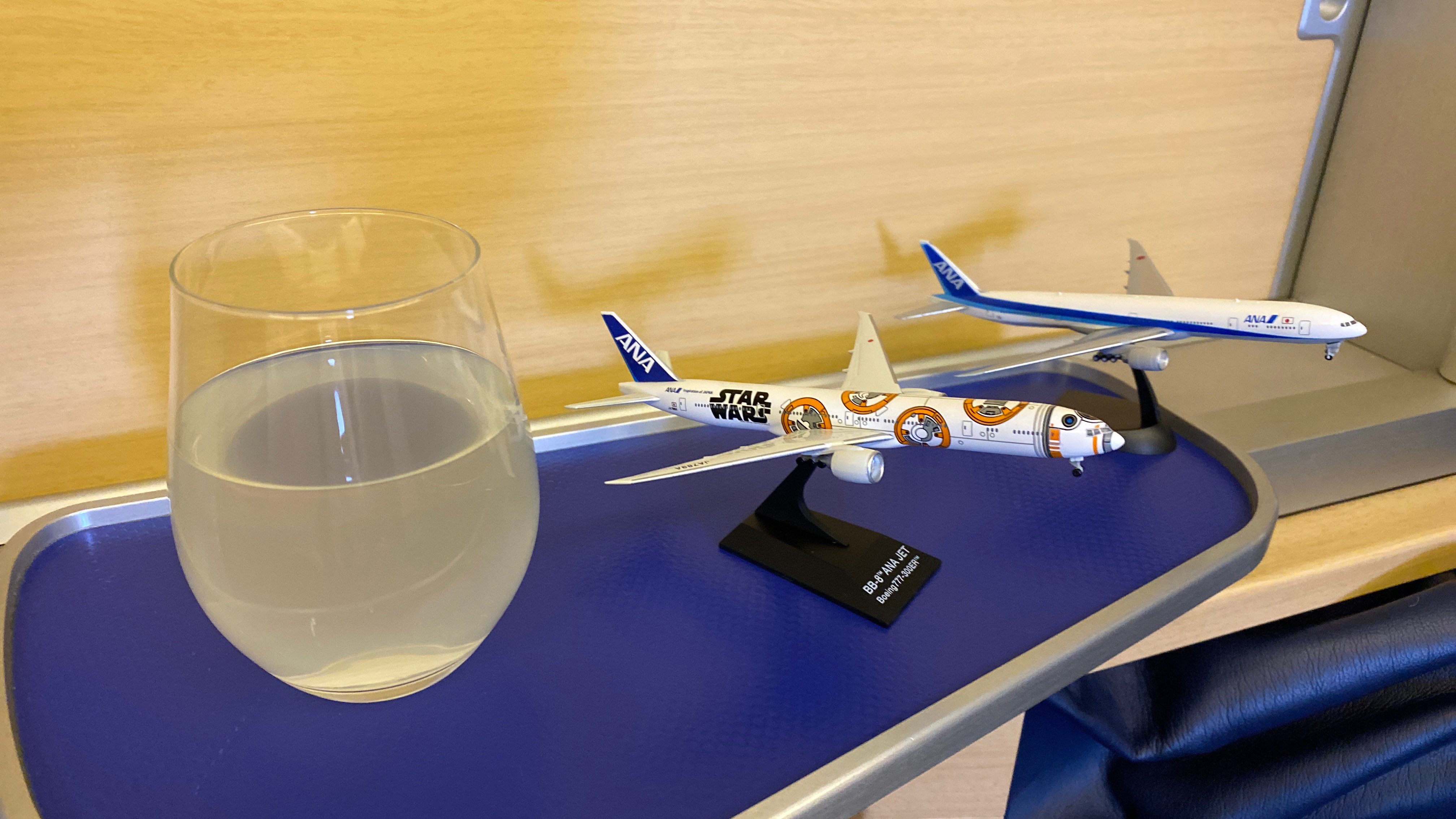 二ヤン 運航本部 Ana 翼のレストラン Haneda Nh7772便 東京 羽田 フランクフルト 国際線ファーストクラス Ana First Square アペタイザー 赤ピーマンムースと蟹のガトー仕立て キャビアを添えて ブレッド フィグセーグル よもぎ