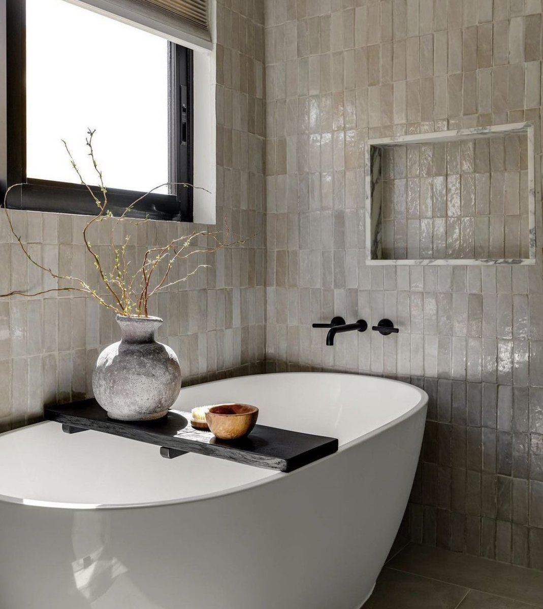 RoseOttID's tweet photo. Organic and handmade, these gorgeous neutral tiles are complemented perfectly with simple black and white additions. Loving this self-care escape from @interiorenvy
 
Faucet: @newportbrass
.
.
.
#Designinspo #masterbath #bathroomdesign #masterbathroom https://t.co/kItzrTjmbr