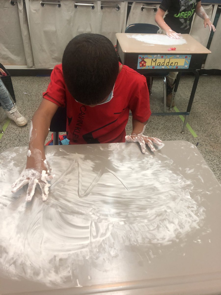 MrsQJackson's tweet photo. Students are always having a good time learning letter sounds in Mrs. Marlins 1st grade class! #OrrsExcellence #OGPhonics https://t.co/a8htKKxAXm