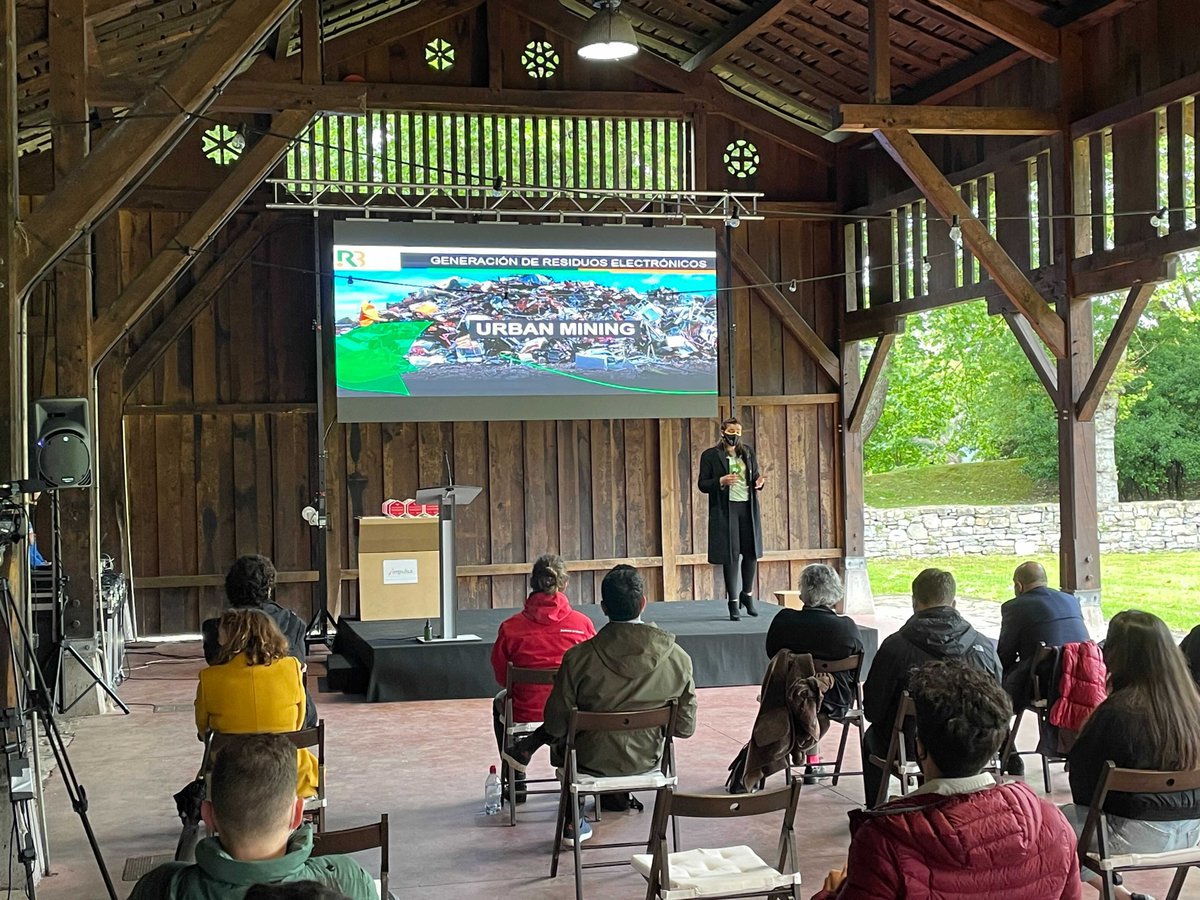 GijonImpulsa's tweet photo. Últimas presentaciones de #emprendedores en el #DemoDay de #ImpulsaMBA: #ProyectoR3 de recuperación y reciclaje avanzado de componentes electrónicos y #Sparidae, aventuras auténticas de pesca https://t.co/6mje7xhU9c