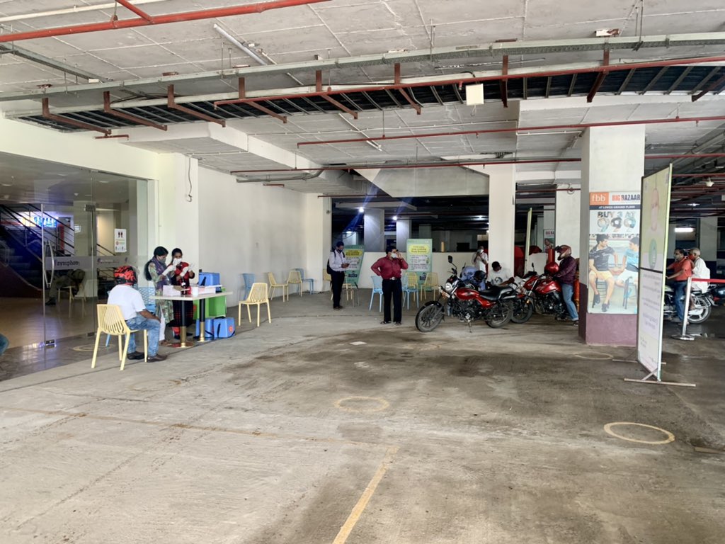 EkMahapatra's tweet photo. Impressed with the initiative taken and efficiency shown by @bmcbbsr @CMO_Odisha @SecyChief for #DriveInVaccination in #Bhubaneswar in collaboration with Symphony Mall.
Takes about 5 mins on an average. Book, visit, get a shot and done ! https://t.co/Hj4JpqvHny