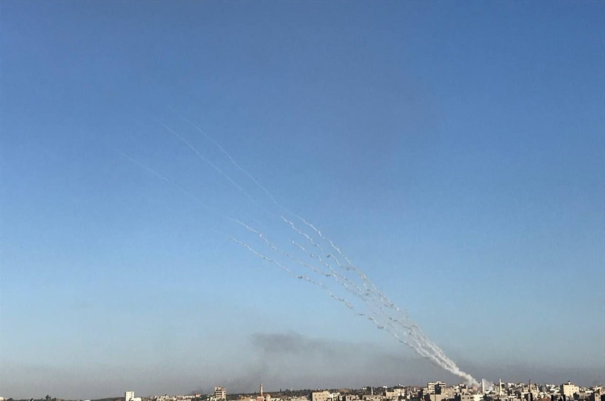 ofirgendelman's tweet photo. Hamas keeps firing rockets at Israeli cities from with residential areas. This ia double war crime: targeting civilians while using civilians as cover.

All those who stand with Gaza must know: Hamas led to this, Hamas is the enemy of Palestinians, Hamas is the enemy of peace. https://t.co/PRfRVZEFbq