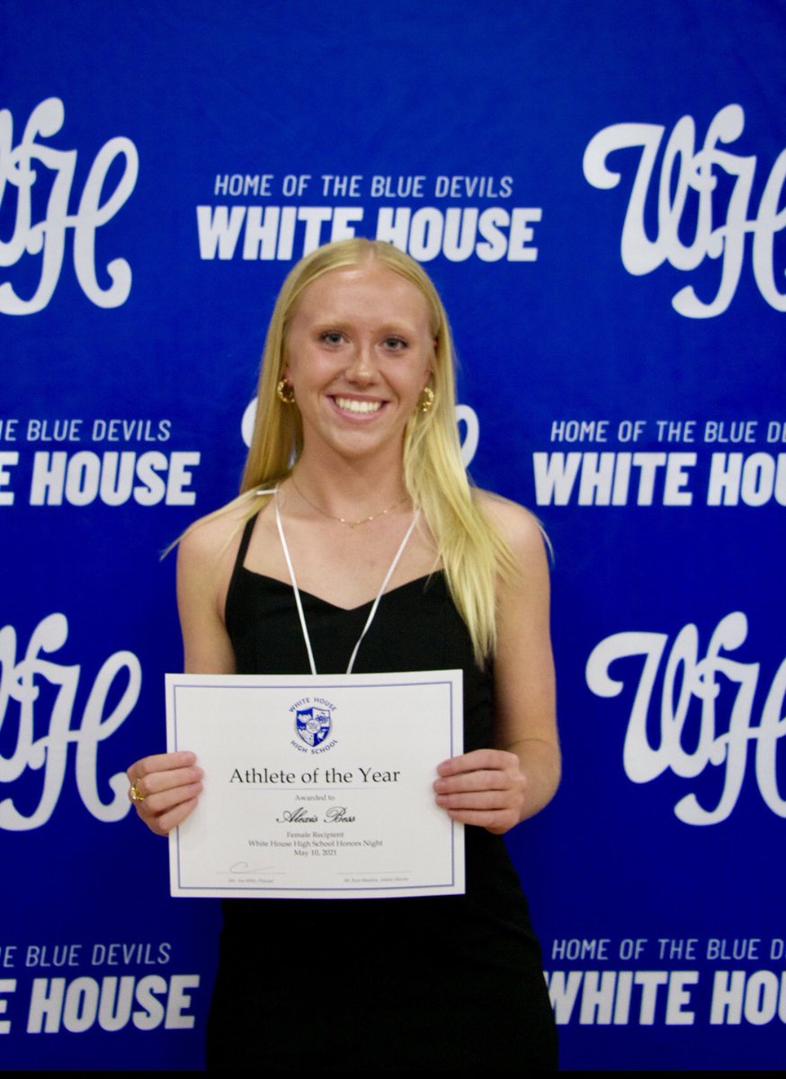 alexisbess6's tweet photo. Honored to receive this award !! #BDP https://t.co/hF2GuWFjX6