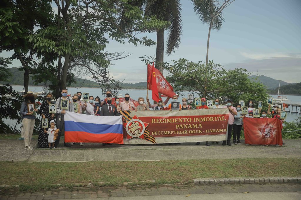 mae_rusia's tweet photo. 💬#Zajárova: #RegimientoInmortal ha tenido por escenario 1️⃣1️⃣0️⃣+ países. Con el apoyo de las entidades rusas🇷🇺 en el exterior, nuestros compatriotas han protagonizado marchas presenciales en 3️⃣5️⃣+ Estados.
❗️Miles de compatriotas se han adherido a la marcha on-line.
#Victoria76 https://t.co/y6iIMmeZFC