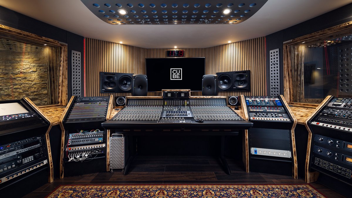 solidstatelogic's tweet photo. Cornwall’s Cube Recording Studio Emerges from Lockdown with new Studio B, Featuring Solid State Logic ORIGIN and UF8 Advanced DAW Controller
Full story: https://t.co/at3kdvMTho
#SSL #SolidStateLogic #SSLORIGIN #ThisIsOurORIGIN #SSLUF8 #AdvanctedDAWController https://t.co/9V0np528Eb
