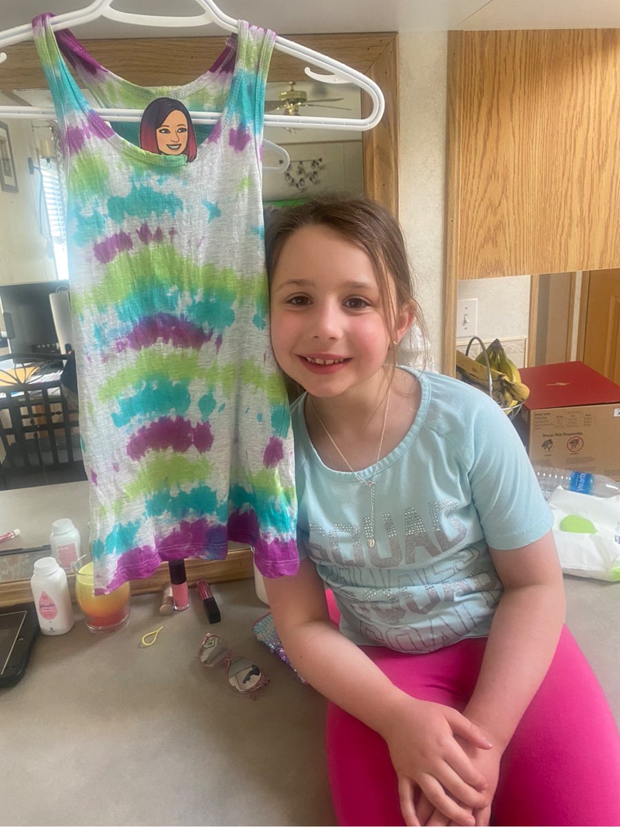 MrsSaundersCG's tweet image. Paige &amp;amp; Zoey made flat me a tie dye t-shirt - I think it&apos;s the perfect fit! #flatmrssaunders #togetherwhenapart #fmpsdlearningathome @FMPSD @BeaconhillFMPSD @abbott_graham