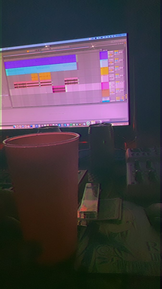 ANTH_games28's tweet photo. Beat作りにはほろ酔いが丁度いい🔥🔥 https://t.co/rz848ylgxk