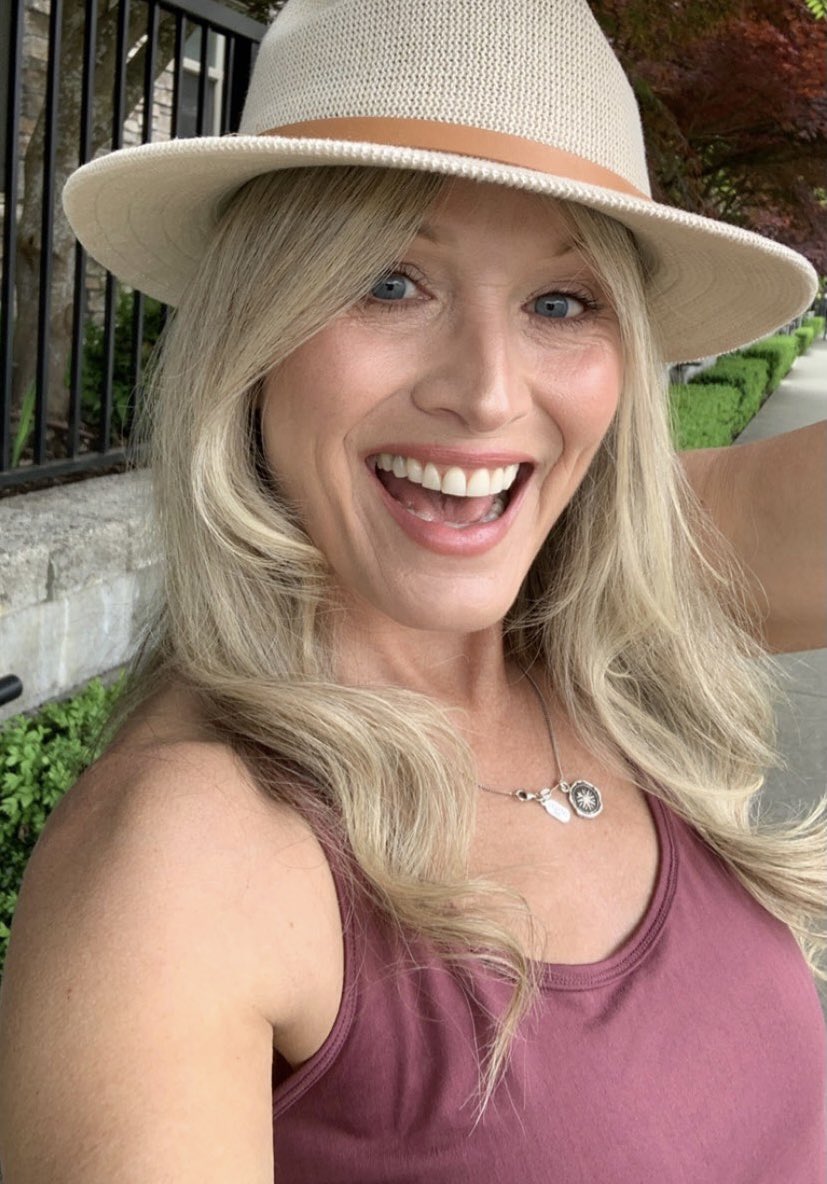 Like and comment if you want to cum on my face! Thank you so much for all your kinky/lovely comments 😋♥️