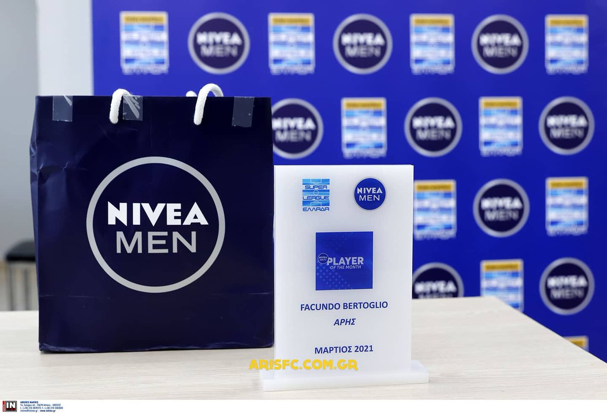 ARIS__FC's tweet photo. 📸: Η βράβευση του Facundo Bertoglio ως «NIVEA MEN Player of the Month» του Μαρτίου…
💛🖤🏟⚽️🏆👏💪
#ARISFC #slgr #niveamen #Bertoglio #March #ARISFamily https://t.co/J09LYyW4Tt
