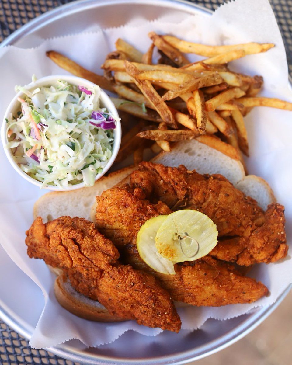 downtownknox's tweet image. Move over #Nashville. We've got the hot chicken. 🥵🌶️ Start your chicken journey here 👉 bit.ly/3vSkrCd

📍 #WickedChicken &amp;amp; #RubySunshine