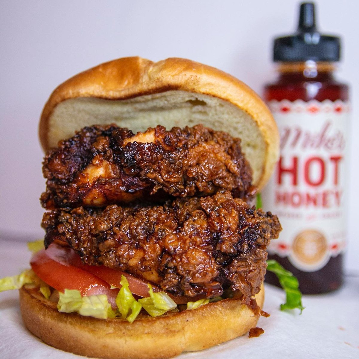 downtownknox's tweet image. Move over #Nashville. We've got the hot chicken. 🥵🌶️ Start your chicken journey here 👉 bit.ly/3vSkrCd

📍 #WickedChicken &amp;amp; #RubySunshine