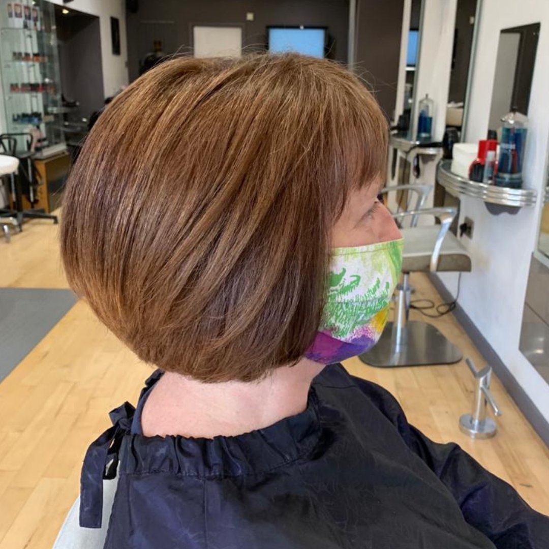 Last Saturday Diane created this perfect chestnut #BobCut with a post-lockdown root tint &amp; all over semi-permanent colour followed by a blunt cut #restyle and blow-dry. We think it looks fantastic on this client's beautiful thick #hair 😍🌰

#ScissorsMacc #Macclesfield #Cheshire