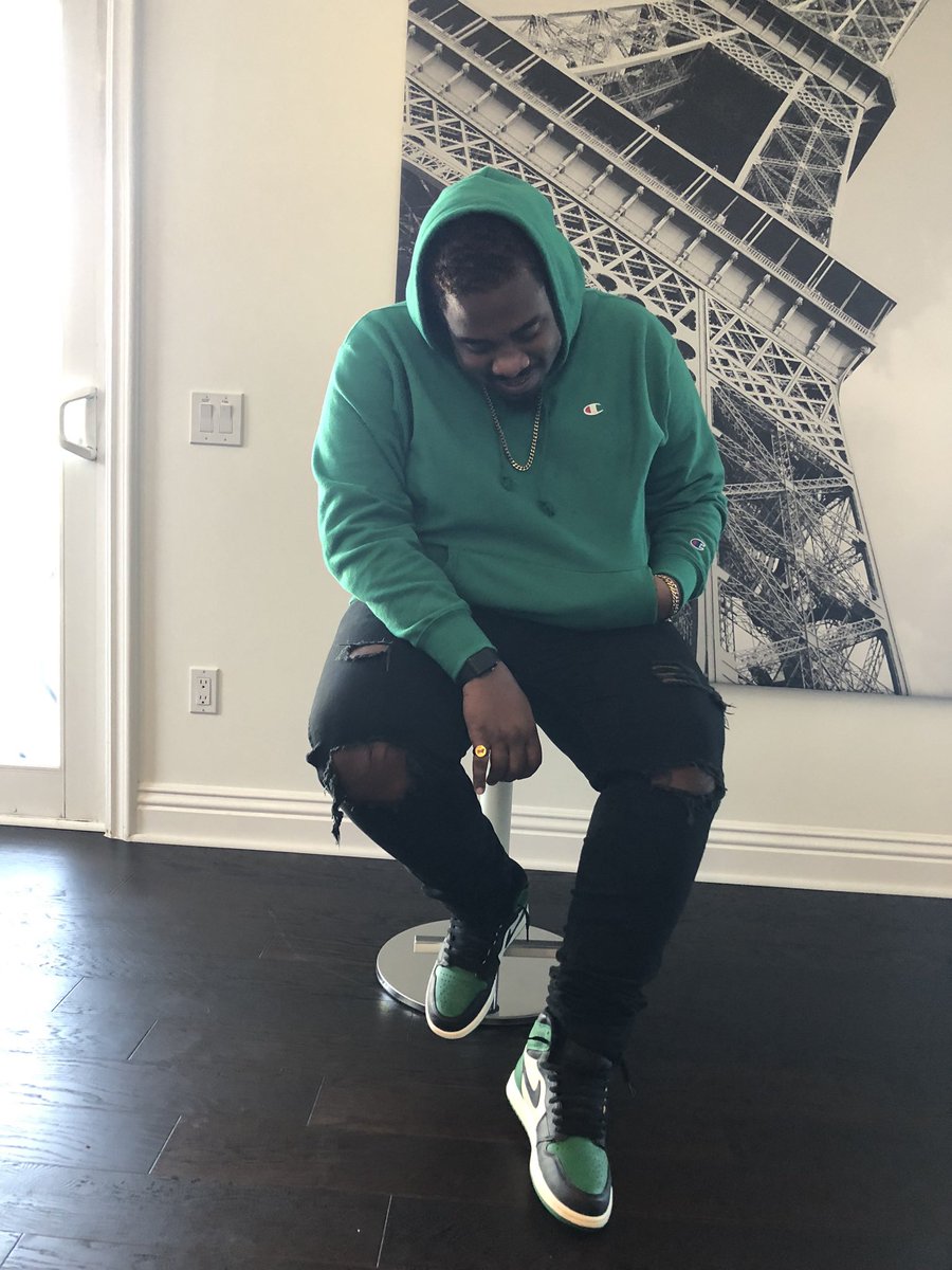 JayTheIndigo's tweet photo. Hey, I’m Gatz and I stream on Twitch almost daily! After 8pm EST during the week, and start at 1pm on the weekends. 

🎮 Current Games: Apex Legends, UFC 4, and bit of Just Chatting 

🔴Twitch: https://t.co/GAOx2NyptT 
💬 Discord: https://t.co/xCv9sAT8Oh

Come Join the Community! https://t.co/xFDS78cPEC